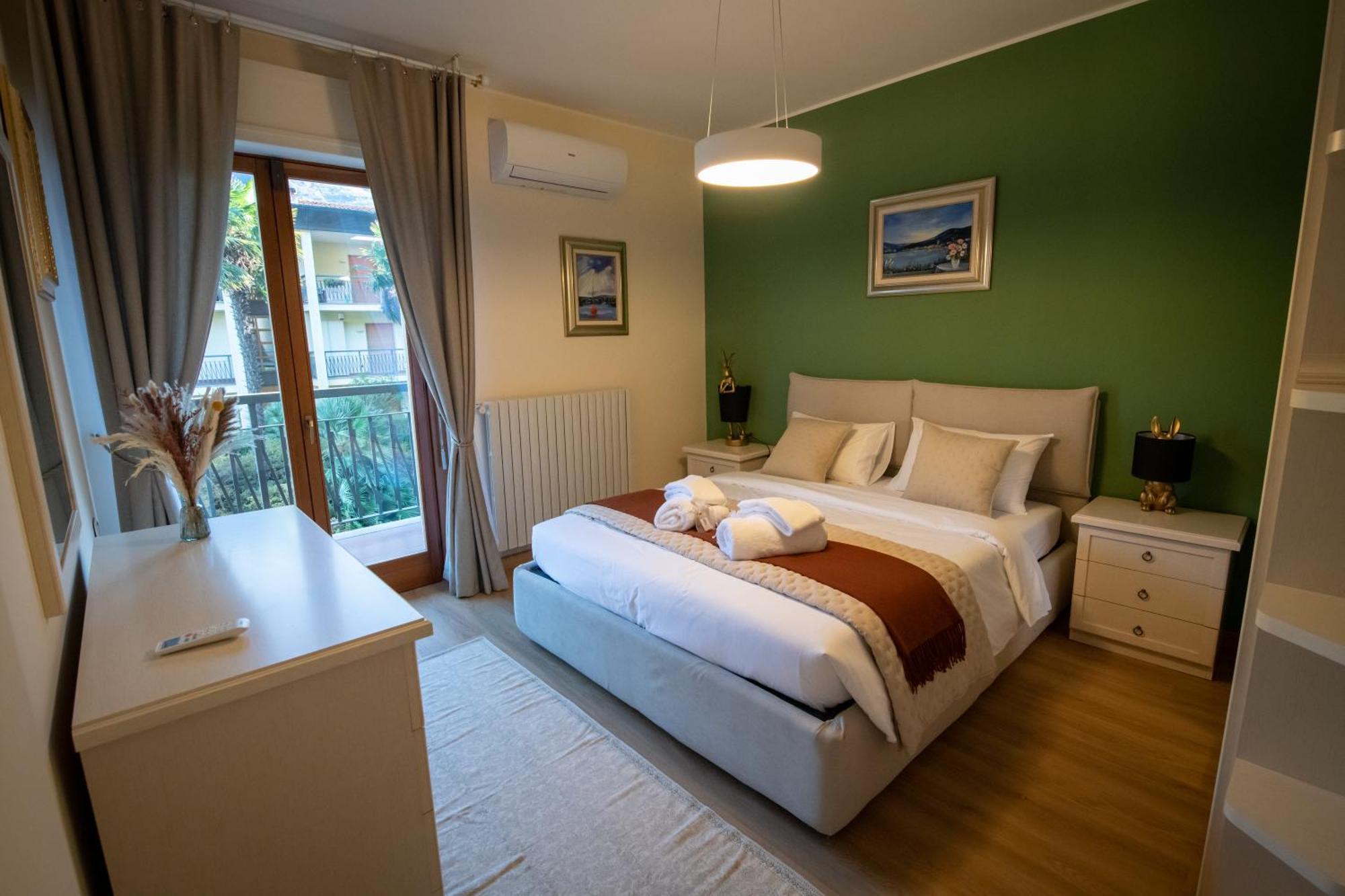 Residenza Lago Sereno Porto Ceresio Exterior photo