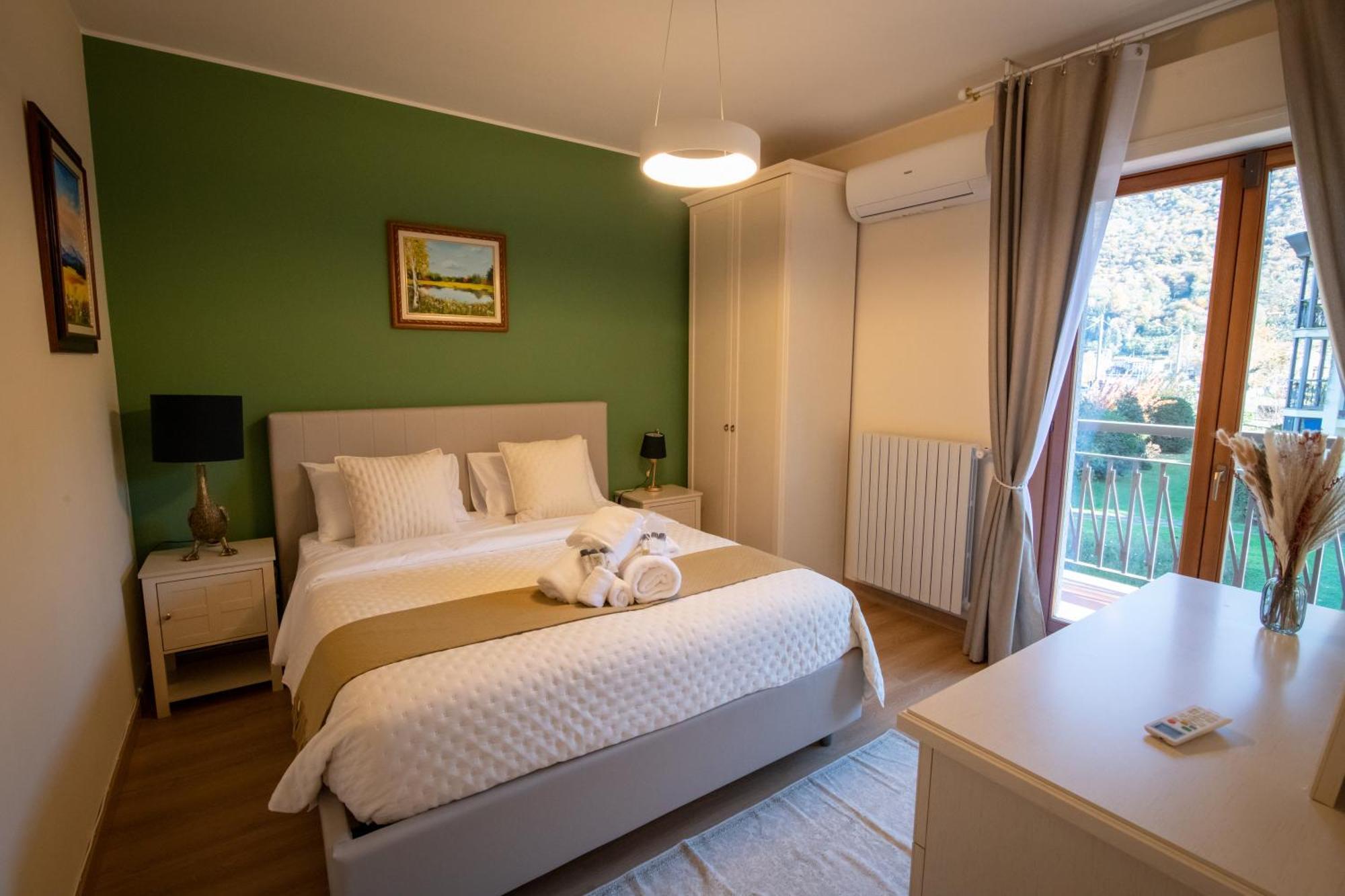 Residenza Lago Sereno Porto Ceresio Exterior photo