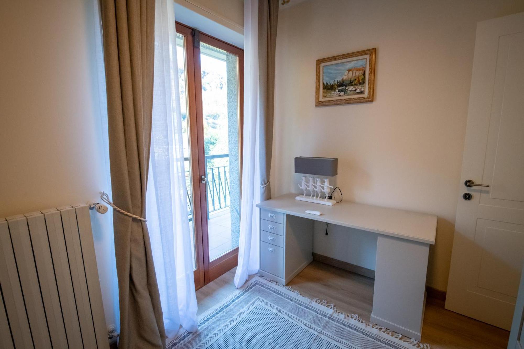 Residenza Lago Sereno Porto Ceresio Exterior photo